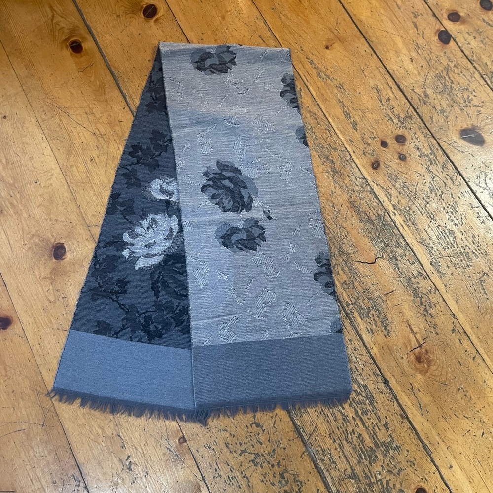 Floral Patterned Scarf in Gray and Black